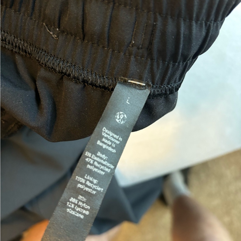 Lulu Lemon men’s joggers - Picture 3 of 3